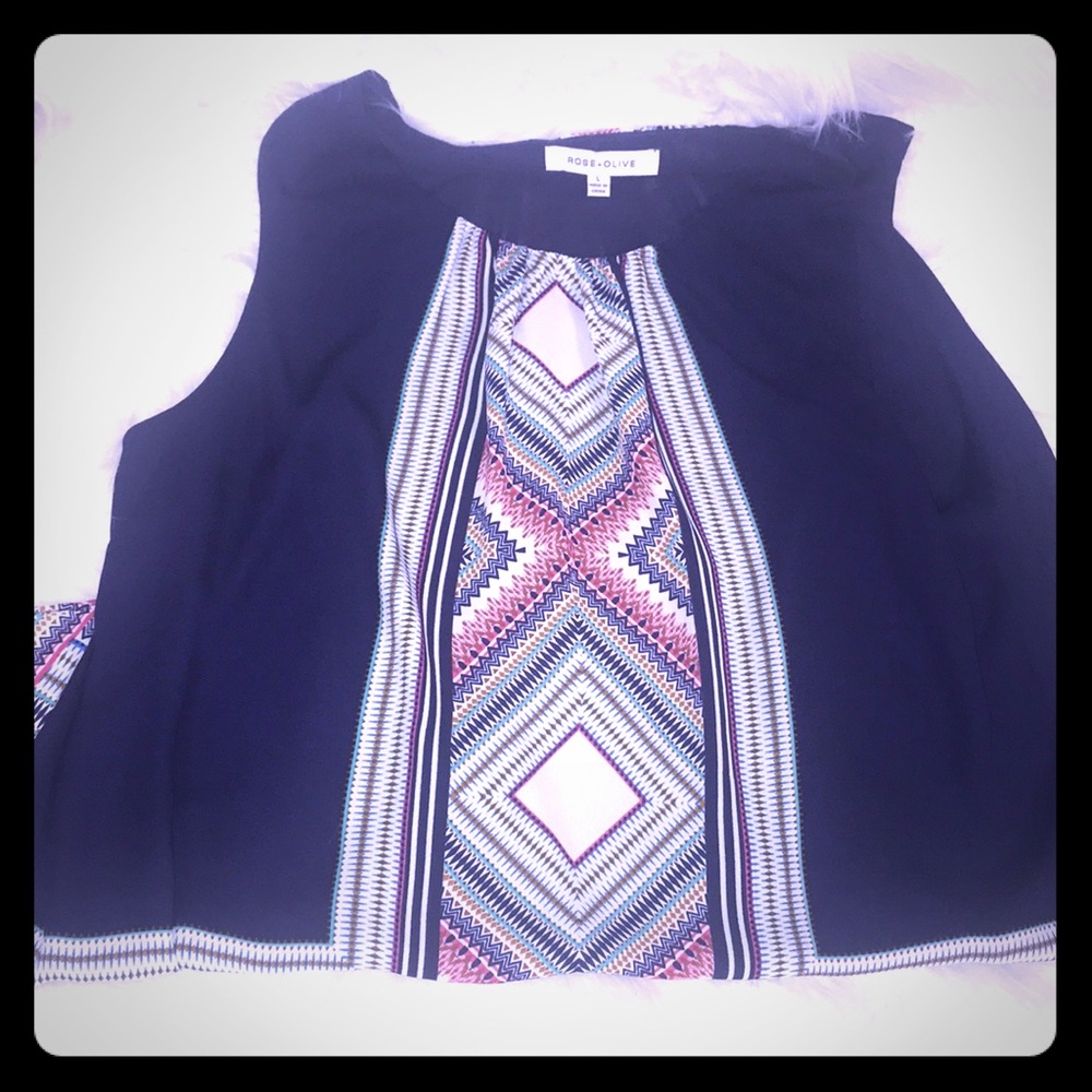 🛍3 $25Dark purple Rose & Olive sleeveless blouse
